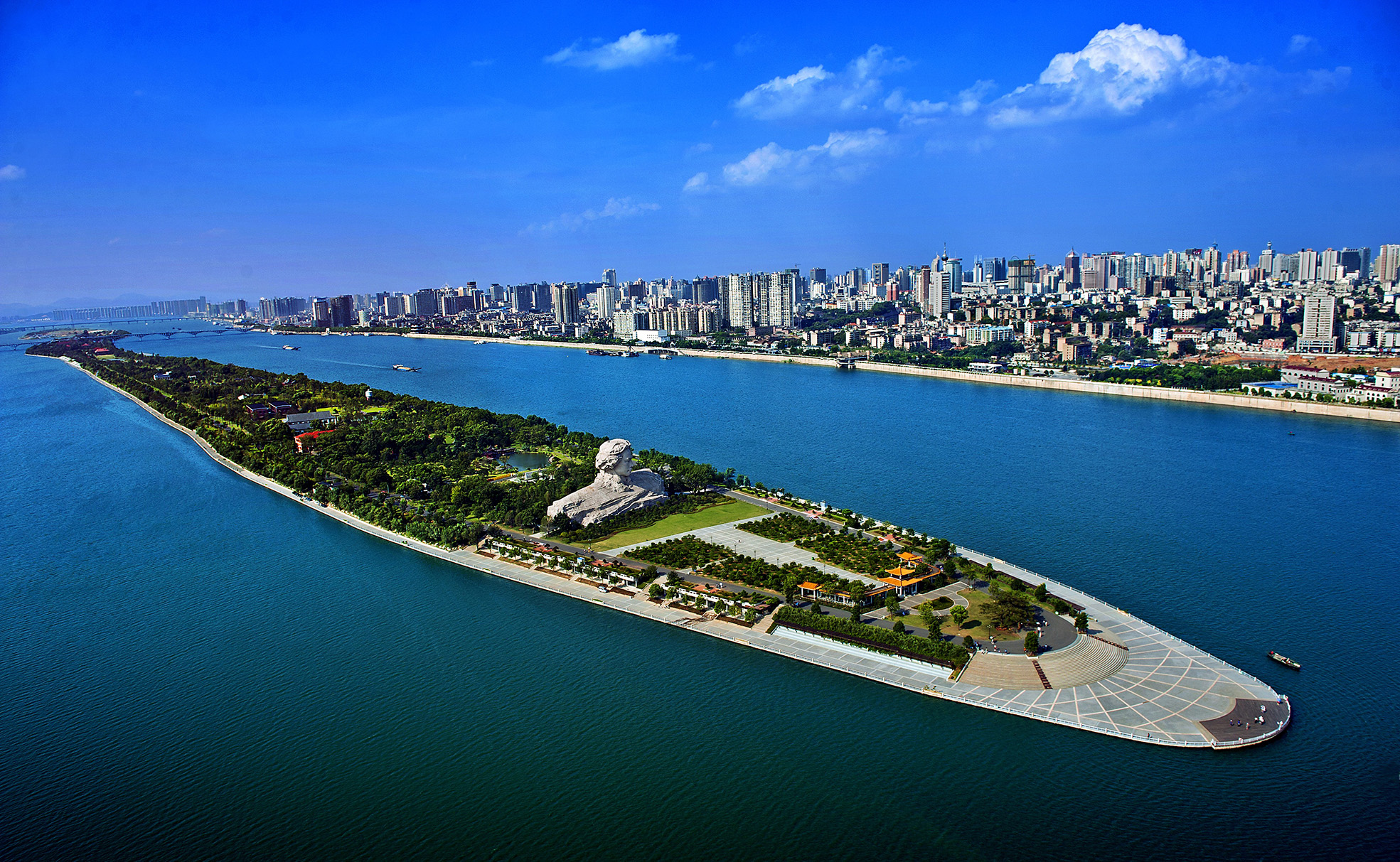 山水洲城，快樂(lè)長(zhǎng)沙 ——《關(guān)于長(zhǎng)沙市旅游形象定位的研究與思考》